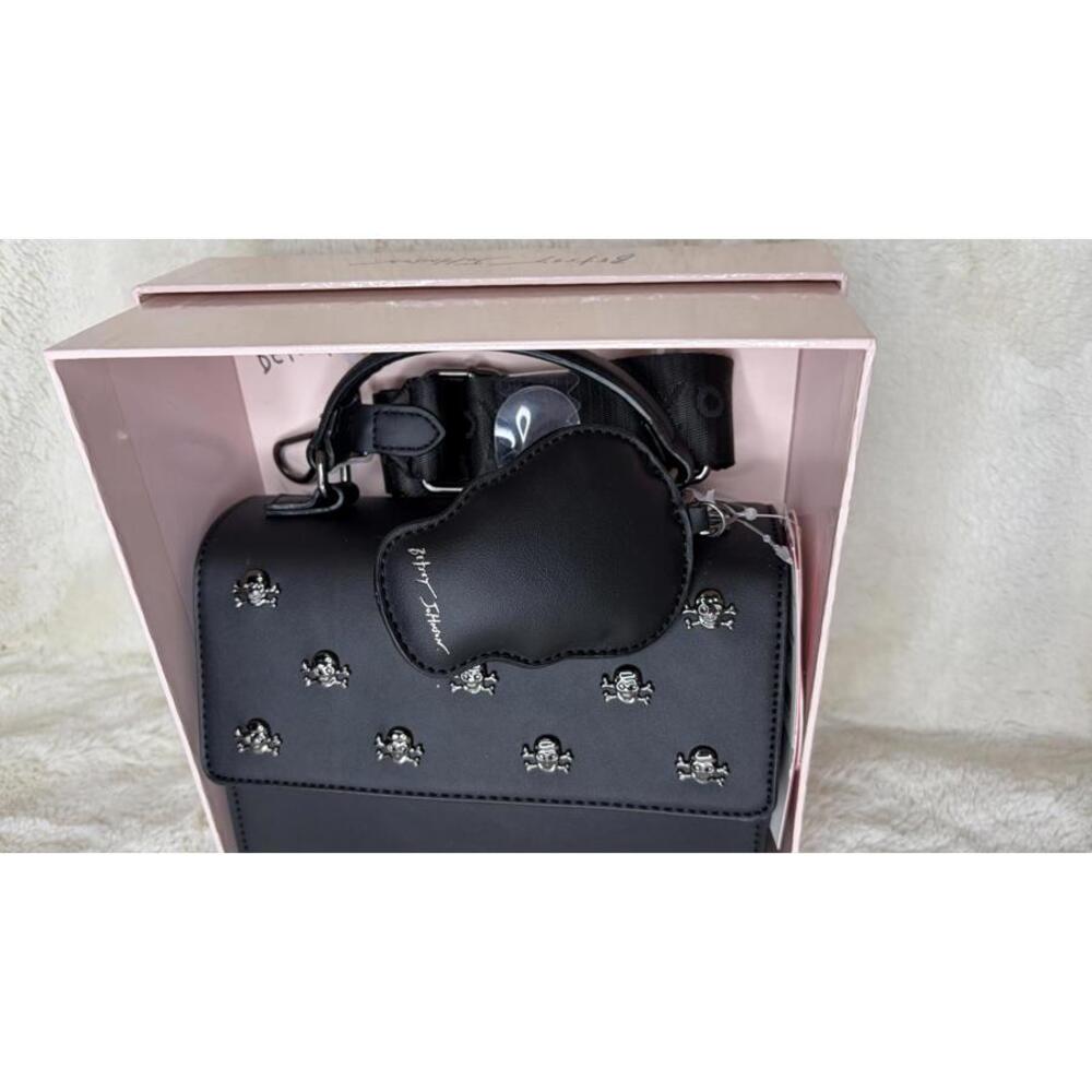 Betsey Johnson Black Skull & Crossbones Satchel with Charm – NWT - Picture 2 of 7